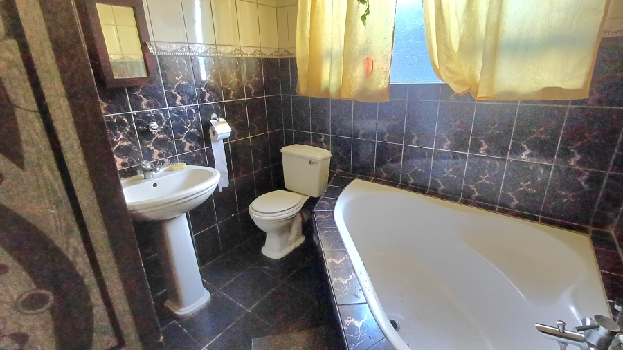 3 Bedroom Property for Sale in Van Riebeeck Hoogte Eastern Cape